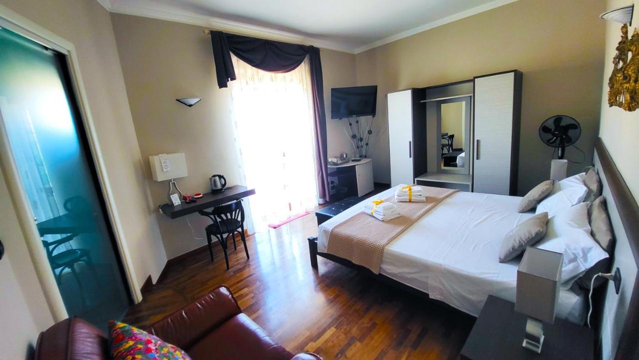 レッチェ Attico Barocco Bed & Breakfast エクステリア 写真