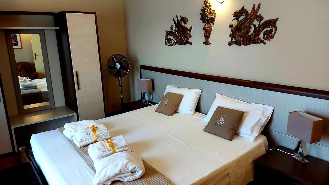 レッチェ Attico Barocco Bed & Breakfast エクステリア 写真