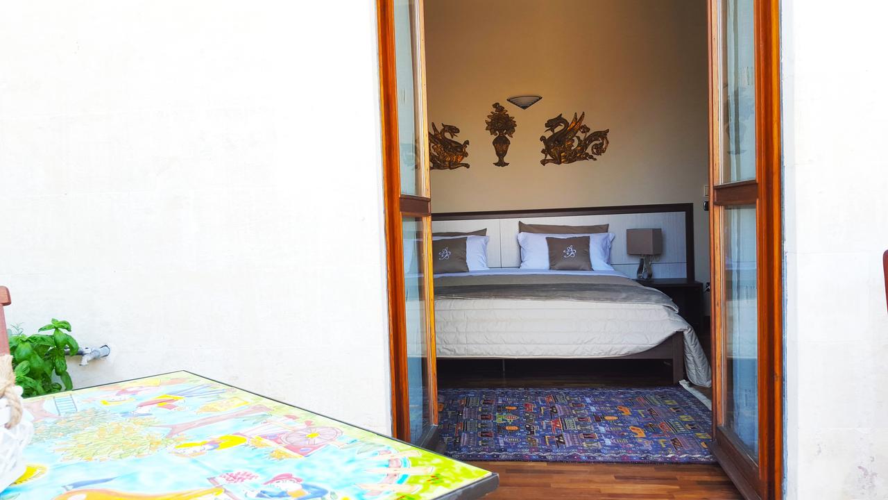 レッチェ Attico Barocco Bed & Breakfast エクステリア 写真