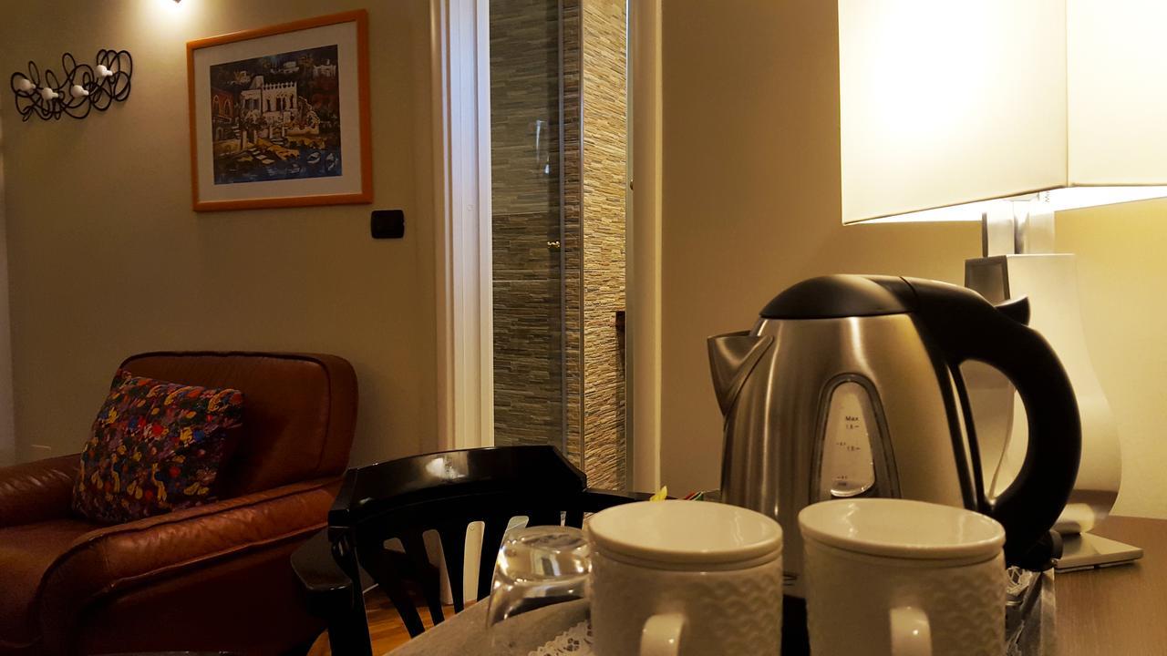 レッチェ Attico Barocco Bed & Breakfast エクステリア 写真
